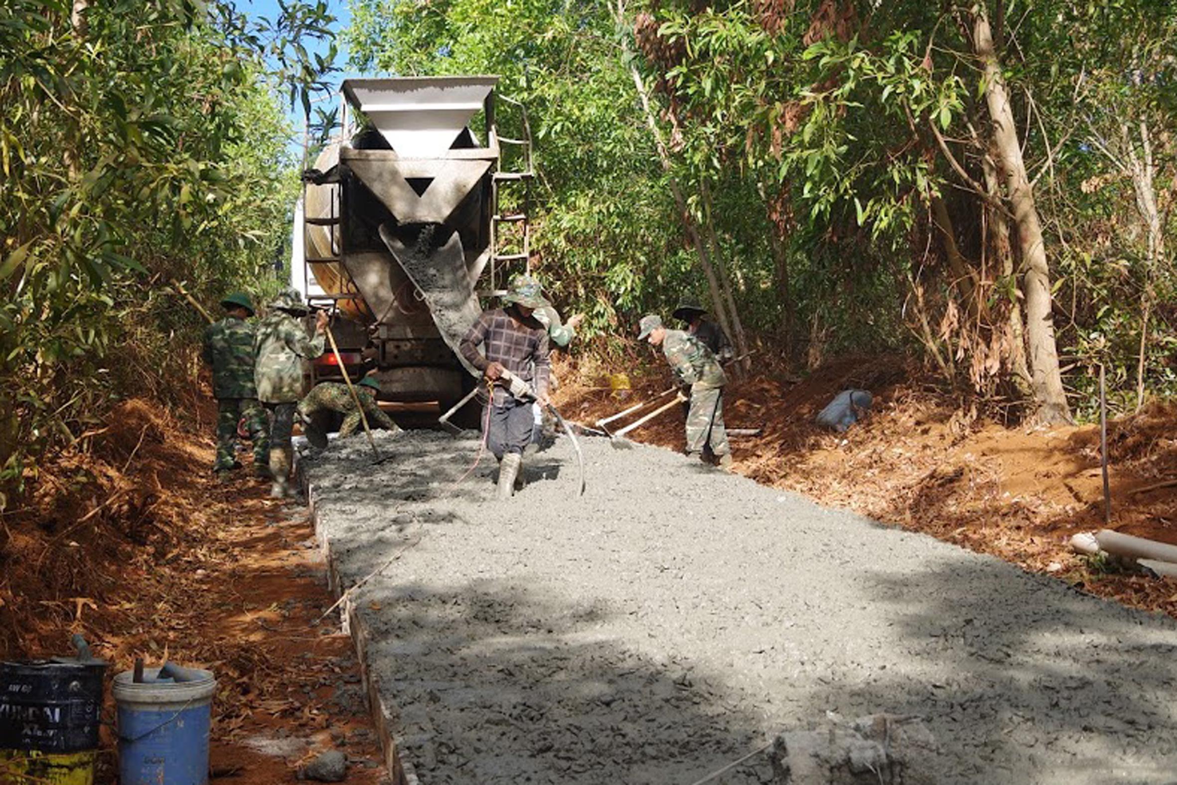 Làng Pờ Yầu đã có đường bê tông